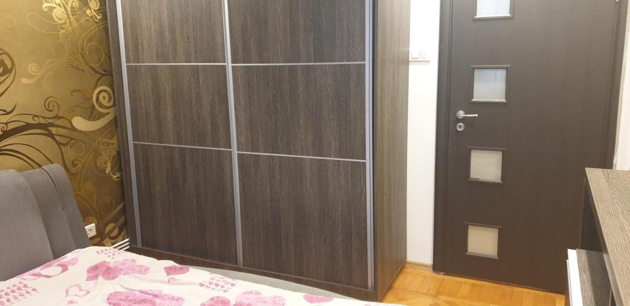 Appartement Modern à Piteşti Extérieur photo